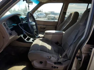 2001 Ford Explorer XLT with VIN 1FMZU63E01ZA13443, listed as a Copart auction lot 42386555 with 226,584 mi miles and Salvage title. Bid and sale history available at DreamBid. Image 7.