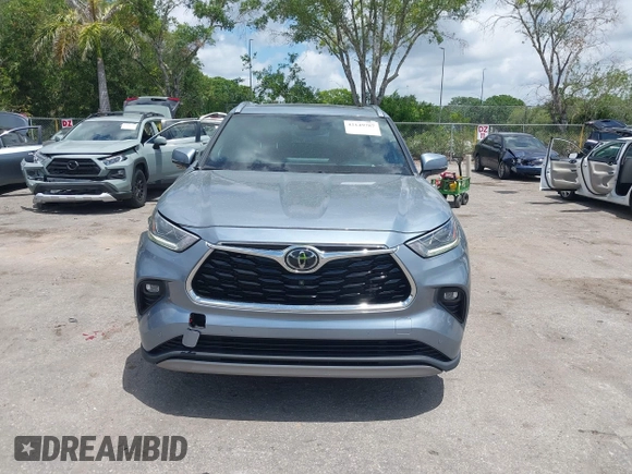 2022 Toyota Highlander Platinum z VIN 5TDFZRBHXNS175366, wystawiony jako IAAI lot #42149787 z przebiegiem 32 235 mil mil oraz . Historia ofert i sprzedaży dostępna na DreamBid. Obrazek 12.