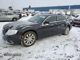 2017 Chrysler 300 Limited z VIN 2C3CCARG5HH571425, wystawiony jako Copart lot #88323215 z przebiegiem 149 184 mil mil oraz Szkoda całkowita • Salvage title. Historia ofert i sprzedaży dostępna na DreamBid. Obrazek 1.