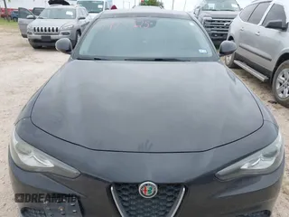 2017 Alfa Romeo Giulia Ti z VIN ZARFAECNXH7556854, wystawiony jako IAAI lot #41973525 z przebiegiem 129 413 mil mil oraz . Historia ofert i sprzedaży dostępna na DreamBid. Obrazek 6.