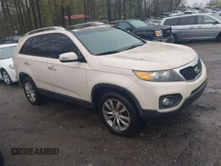 2011 Kia Sorento EX with VIN 5XYKU4A28BG042742, listed as a IAAI auction lot 41931768 with 173,159 mi miles. Bid and sale history available at carsss.com. Image 1.