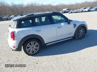 2020 MINI Countryman Cooper S with VIN WMZYX1C05L3L45883, listed as a IAAI auction lot 40690925 with 28,846 mi miles and . Bid and sale history available at DreamBid. Image 4.
