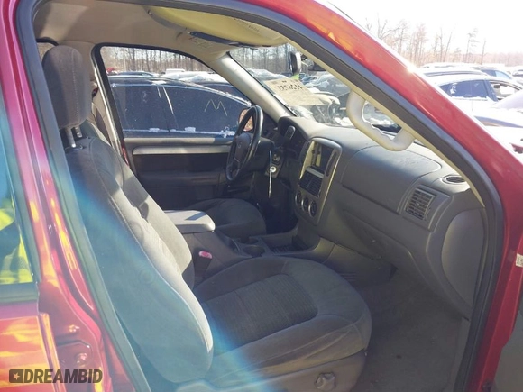 2003 Ford Explorer XLT with VIN 1FMZU73K73UB93693, listed as a IAAI auction lot 41267337 with 184,151 mi miles. Bid and sale history available at carsss.com. Image 5.
