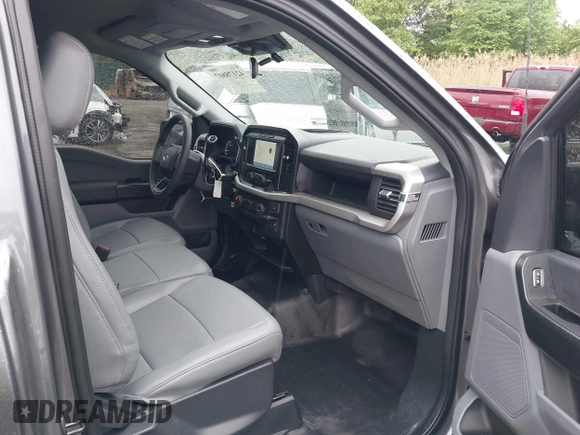 2022 Ford F-150 XL with VIN 1FTMF1CB1NKE51677, listed as a IAAI auction lot 42178807 with 8,260 mi miles and . Bid and sale history available at DreamBid. Image 5.