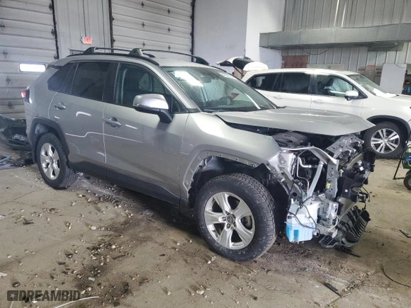 2021 Toyota RAV4 XLE with VIN 2T3P1RFV0MC208028, listed as a Copart auction lot 46228765 with 47,203 mi miles and Salvage Title. Bid and sale history available at carsss.com. Image 4.