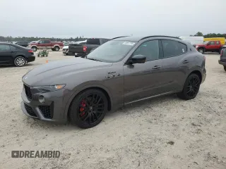 2022 Maserati Levante z VIN ZN661YUM7NX393446, wystawiony jako Copart lot #88051755 z przebiegiem Nie podano mil oraz Szkoda całkowita • Salvage title. Historia ofert i sprzedaży dostępna na DreamBid. Obrazek 1.