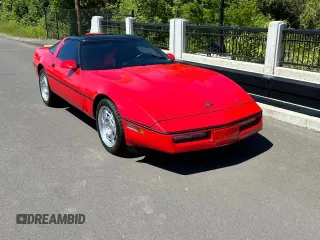 1990 Chevrolet Corvette z VIN 1G1YY238XL5106268, wystawiony jako Copart lot #45953745 z przebiegiem 21 657 mil mil oraz Czysty tytuł • Clean title. Historia ofert i sprzedaży dostępna na DreamBid. Obrazek 1.