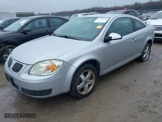 2007 Pontiac G5 with VIN 1G2AL15F977360713, listed as a IAAI auction lot 41994357 with 175,204 mi miles. Bid and sale history available at carsss.com. Image 17.