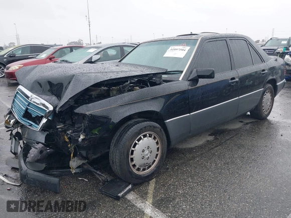1993 Mercedes-Benz 300 with VIN WDBEB28E3PB996564, listed as a IAAI auction lot 41807504 with 132,180 mi miles and . Bid and sale history available at DreamBid. Image 2.