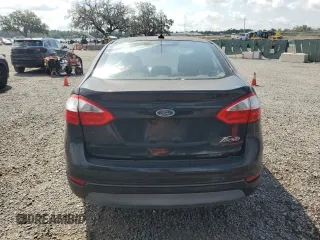 2015 Ford Fiesta S z VIN 3FADP4AJ2FM122902, wystawiony jako Copart lot #57916245 z przebiegiem 126 535 mil mil oraz Czysty tytuł • Clean title. Historia ofert i sprzedaży dostępna na DreamBid. Obrazek 6.