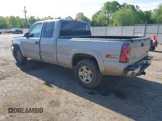2005 Chevrolet Silverado 1500 Z71 z VIN 1GCEK19Z45Z253011, wystawiony jako IAAI lot #42026504 z przebiegiem 319 159 mil mil oraz . Historia ofert i sprzedaży dostępna na DreamBid. Obrazek 3.