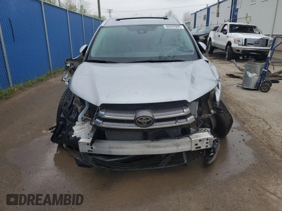 2018 Toyota Highlander SE with VIN 5TDJZRFH2JS528343, listed as a Copart auction lot 56942905 with 84,492 mi miles and Salvage title. Bid and sale history available at DreamBid. Image 5.