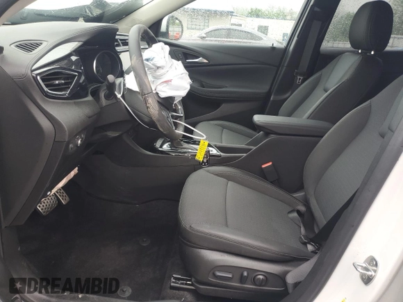 2023 Buick Encore GX Select z VIN KL4MMESL4PB126039, wystawiony jako Copart lot #55856285 z przebiegiem 2 582 mil mil oraz Szkoda całkowita • Salvage title. Historia ofert i sprzedaży dostępna na DreamBid. Obrazek 7.