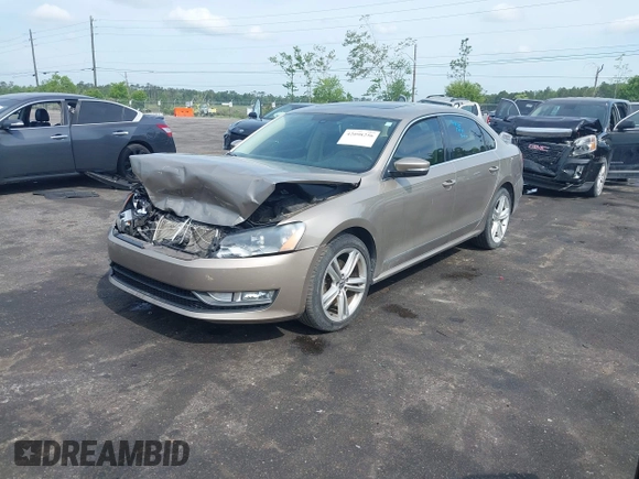 2015 Volkswagen Passat SEL Premium z VIN 1VWCV7A33FC025205, wystawiony jako IAAI lot #42098256 z przebiegiem 165 661 mil mil oraz . Historia ofert i sprzedaży dostępna na DreamBid. Obrazek 17.