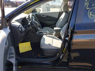 2021 Hyundai Kona Limited with VIN KM8K33A5XMU677871, listed as a IAAI auction lot 41593228 with 28,197 mi miles. Bid and sale history available at carsss.com. Image 5.