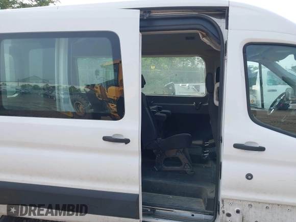 2019 Ford Transit Passenger XL z VIN 1FBAX2CM8KKA31115, wystawiony jako IAAI lot #42366286 z przebiegiem 222 359 mil mil oraz . Historia ofert i sprzedaży dostępna na DreamBid. Obrazek 8.