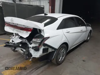 2025 Hyundai Elantra SE z VIN KMHLL4DG5SU913590, wystawiony jako IAAI lot #41900727 z przebiegiem 3 406 mil mil oraz . Historia ofert i sprzedaży dostępna na DreamBid. Obrazek 4.