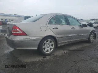 2006 Mercedes-Benz C 280 Luxury z VIN WDBRF92H06F783404, wystawiony jako Copart lot #63279275 z przebiegiem 212 832 mil mil oraz Szkoda całkowita • Salvage title. Historia ofert i sprzedaży dostępna na DreamBid. Obrazek 3.