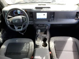 2021 Ford Bronco z VIN 1FMEE5BP9MLA70790, wystawiony jako Copart lot #61759644 z przebiegiem 2 741 mil mil oraz Szkoda całkowita • Salvage title. Historia ofert i sprzedaży dostępna na DreamBid. Obrazek 8.