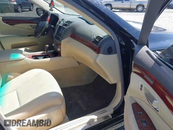 2011 Lexus LS 460 z VIN JTHCL5EF3B5010315, wystawiony jako IAAI lot #41842776 z przebiegiem 91 938 mil mil oraz . Historia ofert i sprzedaży dostępna na DreamBid. Obrazek 5.