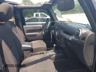 2017 Jeep Wrangler Sport z VIN 1C4AJWAG0HL618140, wystawiony jako IAAI lot #42582104 z przebiegiem 77 883 mil mil oraz . Historia ofert i sprzedaży dostępna na DreamBid. Obrazek 5.