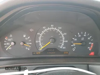 1999 Mercedes-Benz E 320 z VIN WDBJF65H0XA912702, wystawiony jako Copart lot #58131035 z przebiegiem 144 087 mil mil oraz Szkoda całkowita • Salvage title. Historia ofert i sprzedaży dostępna na DreamBid. Obrazek 9.