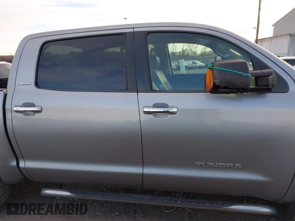 2007 Toyota Tundra Limited z VIN 5TBEV58137S469181, wystawiony jako IAAI lot #41386726 z przebiegiem 249 642 mil mil oraz . Historia ofert i sprzedaży dostępna na DreamBid. Obrazek 13.