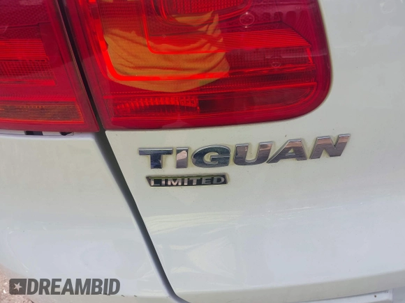 2017 Volkswagen Tiguan S z VIN WVGAV7AX2HK051022, wystawiony jako IAAI lot #42214161 z przebiegiem 87 914 mil mil oraz . Historia ofert i sprzedaży dostępna na DreamBid. Obrazek 3.