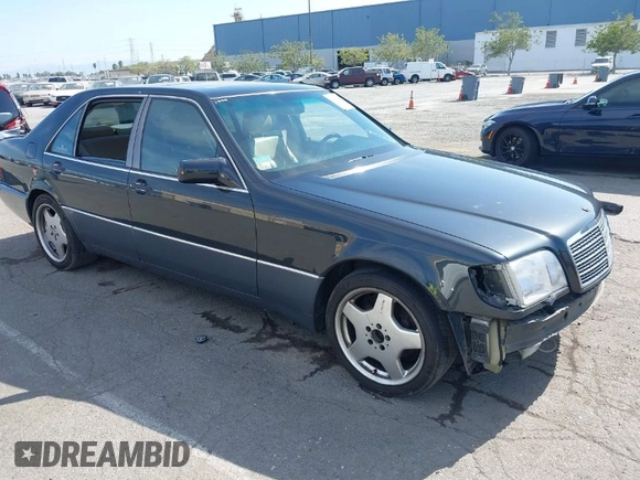 1993 Mercedes-Benz 500 z VIN WDBGA51E5PA138123, wystawiony jako IAAI lot #42012923 z przebiegiem 141 594 mil mil oraz . Historia ofert i sprzedaży dostępna na DreamBid. Obrazek 1.