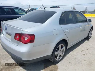 2010 Volkswagen Jetta Sedan Limited with VIN 3VWAZ7AJ5AM108930, listed as a IAAI auction lot 42117095 with 126,887 mi miles. Bid and sale history available at carsss.com. Image 4.
