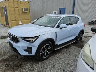 2024 Volvo XC40 Core Bright Theme с VIN YV4L12UK0R2281412, выставлен на аукционе Copart как лот 43224615 с пробегом 14 281 миль миль и Чистый • Clean title. История ставок и продаж доступна на DreamBid. Изображение 1.