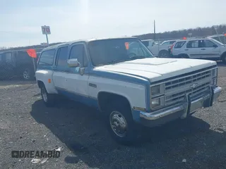 1987 GMC Suburban z VIN 1GKGR26NXHF533845, wystawiony jako IAAI lot #41845360 z przebiegiem 63 903 mil mil oraz . Historia ofert i sprzedaży dostępna na DreamBid. Obrazek 1.