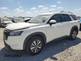 2024 Nissan Pathfinder SL z VIN 5N1DR3CC5RC239680, wystawiony jako Copart lot #50218495 z przebiegiem 6 682 mil mil oraz Szkoda całkowita • Salvage title. Historia ofert i sprzedaży dostępna na DreamBid. Obrazek 1.