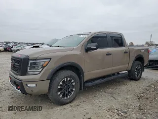 2021 Nissan Titan SV z VIN 1N6AA1ED7MN533780, wystawiony jako Copart lot #84102344 z przebiegiem 46 884 mil mil oraz Szkoda całkowita • Salvage title. Historia ofert i sprzedaży dostępna na DreamBid. Obrazek 1.