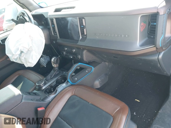 2023 Ford Bronco z VIN 1FMDE5BH5PLB37801, wystawiony jako IAAI lot #41691282 z przebiegiem 21 129 mil mil oraz . Historia ofert i sprzedaży dostępna na DreamBid. Obrazek 5.