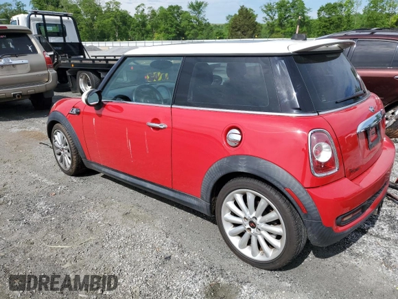 2011 MINI Hardtop S z VIN WMWSV3C50BTY10844, wystawiony jako Copart lot #54342145 z przebiegiem 86 825 mil mil oraz Szkody całkowita. Historia ofert i sprzedaży dostępna na DreamBid. Obrazek 2.