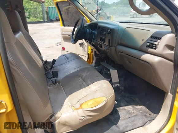 2002 Ford F-350 XL with VIN 1FTSW31F82EA52722, listed as a IAAI auction lot 42688553 with 121,065 mi miles and . Bid and sale history available at DreamBid. Image 5.