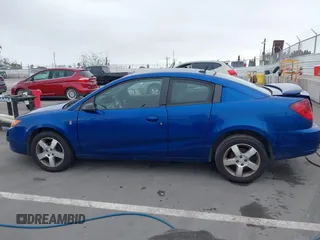 2006 Saturn ION z VIN 1G8AW15B96Z122437, wystawiony jako IAAI lot #41802467 z przebiegiem 116 371 mil mil oraz . Historia ofert i sprzedaży dostępna na DreamBid. Obrazek 14.