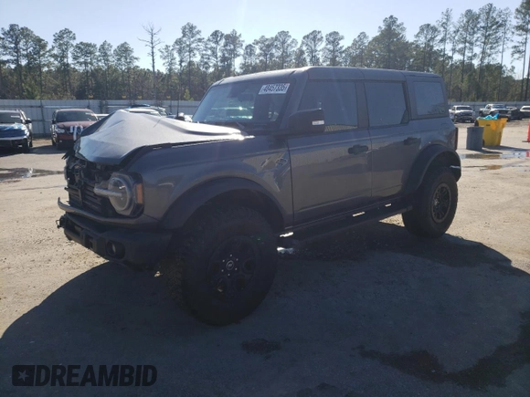 2023 Ford Bronco z VIN 1FMEE5DP0PLB62405, wystawiony jako Copart lot #48457335 z przebiegiem 56 998 mil mil oraz Szkoda całkowita • Salvage title. Historia ofert i sprzedaży dostępna na DreamBid. Obrazek 1.