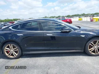 2015 Tesla Model S 85D with VIN 5YJSA1H21FFP79565, listed as a IAAI auction lot 42076401 with 162,139 mi miles. Bid and sale history available at carsss.com. Image 13.