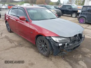 2011 BMW 3 Series 328i z VIN WBAPH7G56BNM59473, wystawiony jako IAAI lot #42012889 z przebiegiem 182 639 mil mil oraz . Historia ofert i sprzedaży dostępna na DreamBid. Obrazek 1.