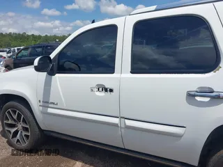 2008 GMC Yukon Denali z VIN 1GKFK63848J230708, wystawiony jako IAAI lot #42175206 z przebiegiem 208 589 mil mil oraz . Historia ofert i sprzedaży dostępna na DreamBid. Obrazek 14.