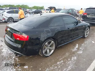 2015 Audi S5 Premium Plus z VIN WAUCGAFR8FA051492, wystawiony jako IAAI lot #42148388 z przebiegiem 109 671 mil mil oraz . Historia ofert i sprzedaży dostępna na DreamBid. Obrazek 4.