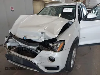 2017 BMW X3 xDrive28i z VIN 5UXWX9C59H0T15441, wystawiony jako IAAI lot #42042589 z przebiegiem 141 484 mil mil oraz . Historia ofert i sprzedaży dostępna na DreamBid. Obrazek 6.