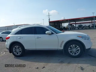2010 Infiniti FX z VIN JN8AS1MUXAM800384, wystawiony jako IAAI lot #42458960 z przebiegiem 142 976 mil mil oraz . Historia ofert i sprzedaży dostępna na DreamBid. Obrazek 13.