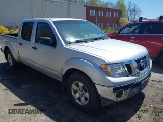 2009 Nissan Frontier SE z VIN 1N6AD09W19C426742, wystawiony jako IAAI lot #42132088 z przebiegiem 269 624 mil mil oraz . Historia ofert i sprzedaży dostępna na DreamBid. Obrazek 1.
