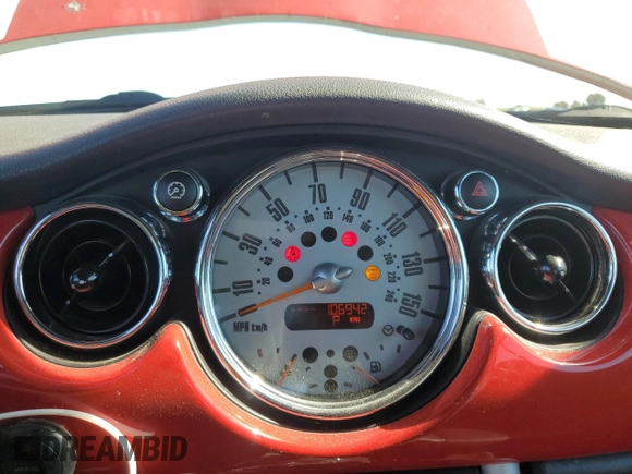 2005 MINI Convertible z VIN WMWRF33505TG13448, wystawiony jako Copart lot #46101305 z przebiegiem 106 942 mil mil oraz Szkoda całkowita • Salvage title. Historia ofert i sprzedaży dostępna na DreamBid. Obrazek 9.