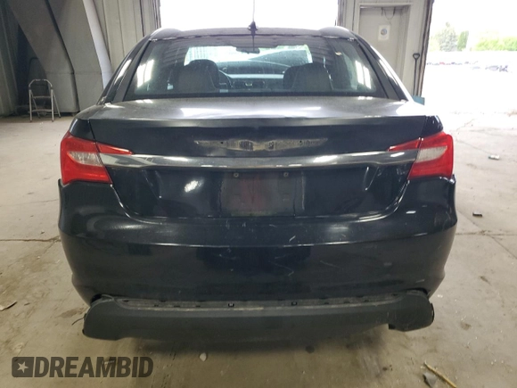 2011 Chrysler 200 Touring z VIN 1C3BC1FB0BN614507, wystawiony jako Copart lot #58739285 z przebiegiem 233 806 mil mil oraz Nie do naprawy • Non repairable. Historia ofert i sprzedaży dostępna na DreamBid. Obrazek 6.