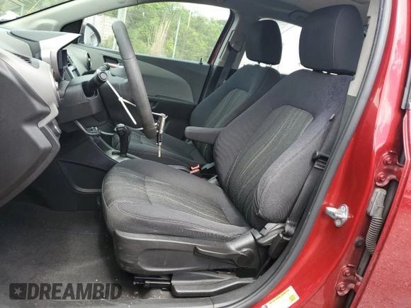 2016 Chevrolet Sonic LT z VIN 1G1JC5SG4G4175558, wystawiony jako Copart lot #57991275 z przebiegiem 133 497 mil mil oraz Szkoda całkowita • Salvage title. Historia ofert i sprzedaży dostępna na DreamBid. Obrazek 7.