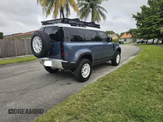 2023 Land Rover Defender z VIN SALEK7EX3P2143434, wystawiony jako Copart lot #65850115 z przebiegiem 16 809 mil mil oraz Czysty tytuł • Clean title. Historia ofert i sprzedaży dostępna na DreamBid. Obrazek 4.